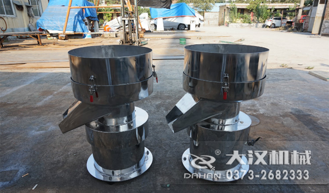 不銹鋼涂料振動篩是一種比較受用戶歡迎的產(chǎn)品之一，主要優(yōu)勢耐酸堿，不生銹，使用壽命長。